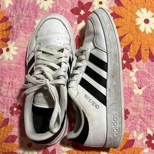 Adidas White Classic sneaker Women’s Size 8.5